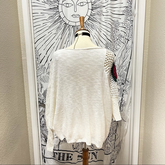 π Beautiful rose shoulder knit top - Picture 7 of 14